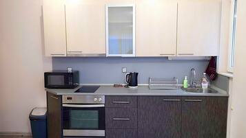 Réfrigérateur, micro-ondes, four