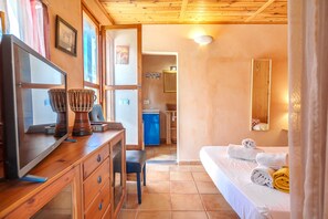 2 chambres, fer et planche à repasser, accès au Wi-Fi (inclus)