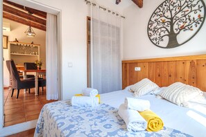 2 makuuhuonetta, silitysrauta/-lauta, ilmainen Wi-Fi, vuodevaatteet