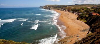 9 Rooms. 600 sqm house. 3000 sqm garden. 500 sqm Parking.  