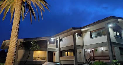 9 Rooms. 600 sqm house. 3000 sqm garden. 500 sqm Parking.