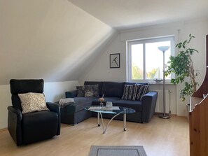 Smart TV, DVD player, books, stereo - SIELBLICK: Chic apartment in the ANKERHAUS AM SIEL with a wonderful balcony view (Greetsiel)