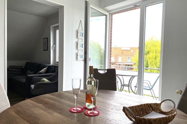 SIELBLICK: Essbereich und Übergang zum Balkon