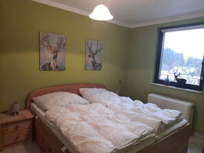 2 bedrooms, iron/ironing board, free WiFi