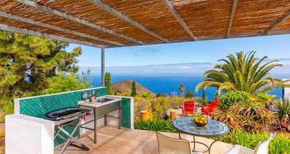 PABELLÓN DE MIRAMAR
Hideaway oasis against a dream backdrop