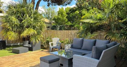 Air-conditioned wooden house, heated swimming pool, spa, internet and bicycles in a quiet location