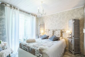3 bedrooms, iron/ironing board, travel cot, free WiFi - Air-conditioned wooden house, heated swimming pool, spa, internet and bicycles in a quiet location (Biscarrosse)