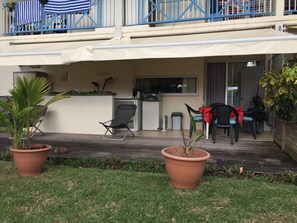 تناول الطعام بالخارج