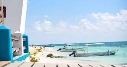 AQUA GUESTHOUSE 4 ~ STEPS FROM THE BEACH ~ A+ INTERNET