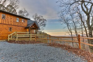 Exterior - New Hot Tub! Huge View! Mountaintop Cabin -4BR- 8 Min. to Town! (Blue Ridge)