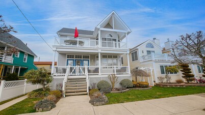 5⭐️ “GOLD COAST!” 1 BLOCK TO BEACH+BOARDWALK! 4B 2B 2nd Fl. Private Rooftop Deck!