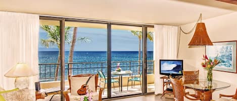 Smart-TV, DVD-spiller, bøker og musikkbibliotek