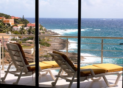 REVE DE LA MER.
Ocean Front, Modern Condo Facing St. Barth.
