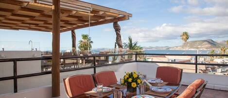 تناول الطعام بالخارج