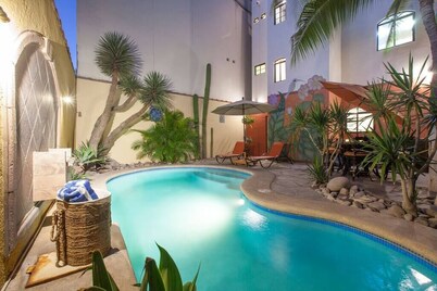 Casa Mexicana Summary