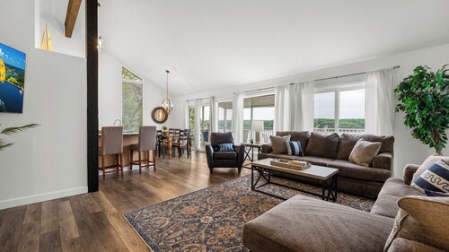 Margaritaville Lakefront | Sleeps 16 | Resort Pools/ Free Golf/ Big group getaway