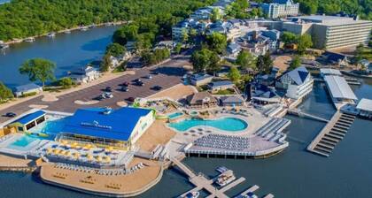 Lake Front Cliff Side Home, piscine communautaire, coucher de soleil incroyable et grandes terrasses