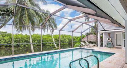 Family home mere steps to Tigertail Beach!