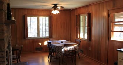 Stone Lodge on 25 ac., 2 miles from New River Gorge National Park