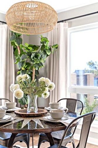 Bright, Cozy Riverfront Condo walkable to Downtown Nashville!