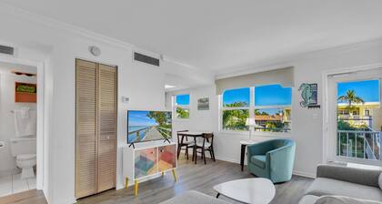 Olde Marco Oasis! Charming and Great Location!