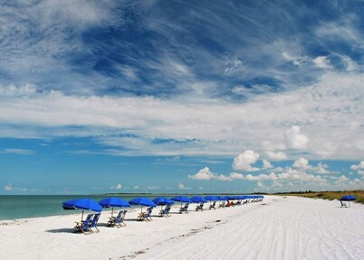 SEAVIEW at HONEYMOON ISLAND, WATER VIEWS, ON THE HONEYMOON ISLAND CAUSEWAY