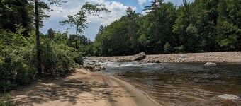 Skiers & Winter Outdoor Adventurers! Cozy Cabin on 5 Acres on Ausable River