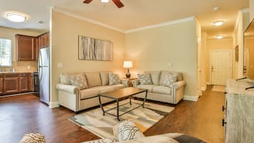 TV connectée, table de tennis de table, imprimantes