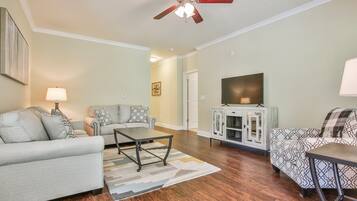 TV connectée, table de tennis de table, imprimantes