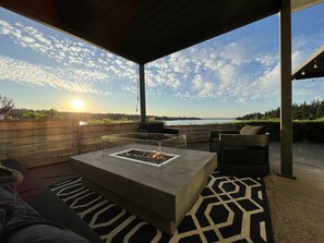 Terrace/patio - End of The Point - Main House
    - - BOOK NOW FOR THE 2026 WORLD CUP - - (Bremerton)