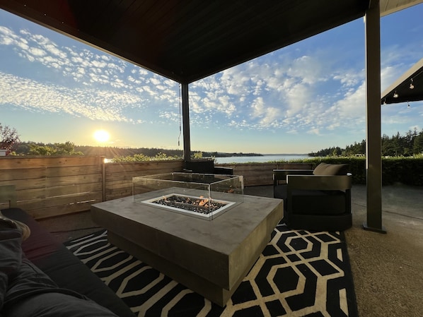 Terrace/patio - End of The Point - Main House
- - BOOK NOW FOR THE 2026 WORLD CUP - - (Bremerton)