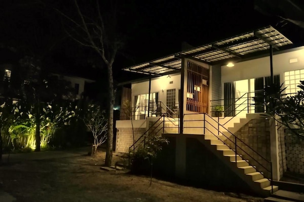 2-Bedroom House  | 2 bedrooms, blackout curtains, free WiFi