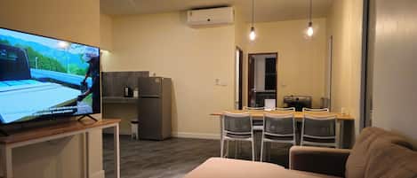 2 bedrooms, desk, laptop workspace, blackout curtains