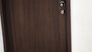 A closed dark wooden door with a numeric plaque '207' on the wall beside it. - TOP LOCATION SAN ANDRES (San Andrés)
