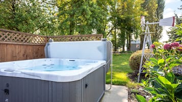 Baignoire à remous extérieure