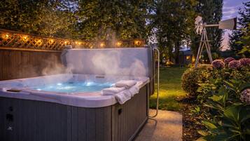 Tina de hidromasaje al aire libre