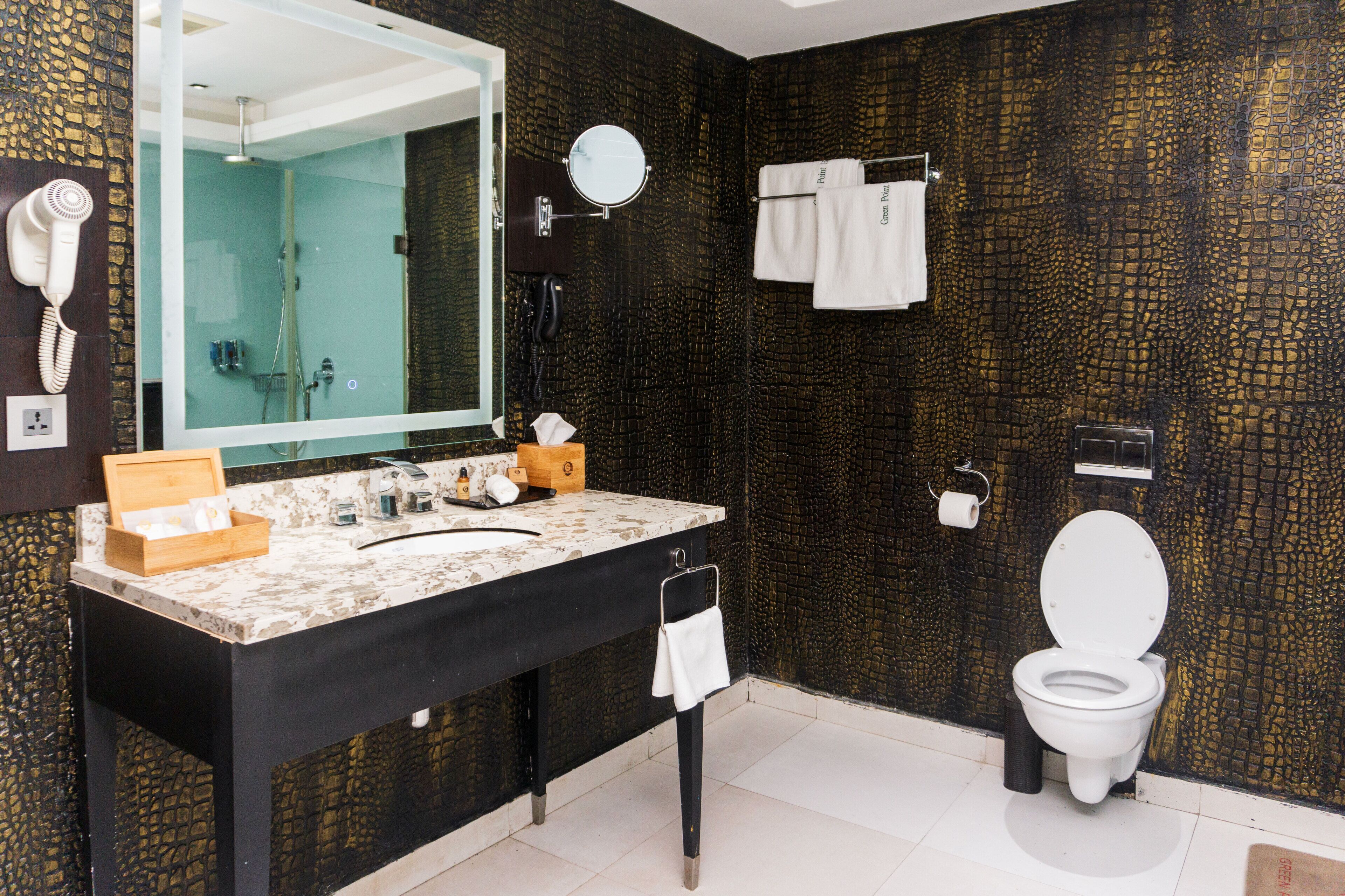 classic single room | bathroom | free toiletries, hair dryer, towels, soap