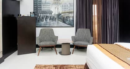 Green Point Hotel