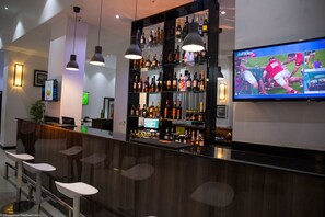 2 bares/lounges