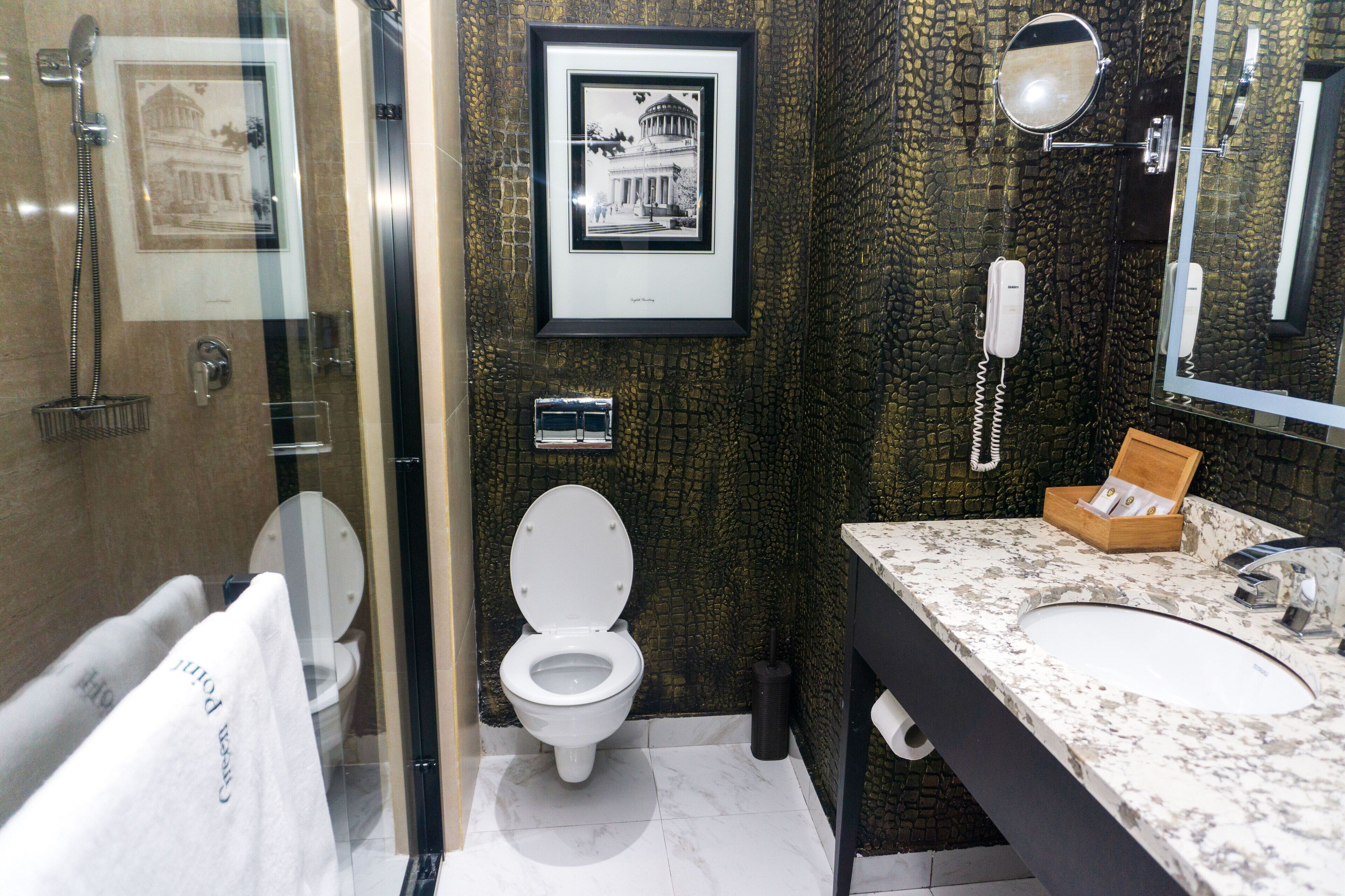 deluxe double room | bathroom | free toiletries, hair dryer, towels, soap