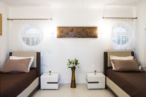 Deluxe Apartment, 1 Bedroom, Balcony | Desk, soundproofing, iron/ironing board, free WiFi - Apartments and Rooms Villa Santa Vita (Petrovac)