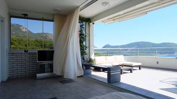 Deluxe-studiolejlighed - balkon - havudsigt (3) | Stue | Fladskærms-tv
