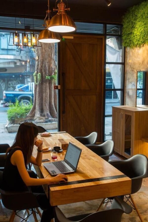 Dining - Comfy Bed Hostel - Adults Only (Bangkok)