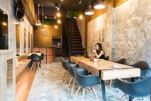 Dining - Comfy Bed Hostel - Adults Only (Bangkok)