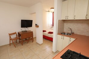 Suite empresarial, no fumadors | Roba de llit d'alta qualitat, escriptori i cortines opaques 