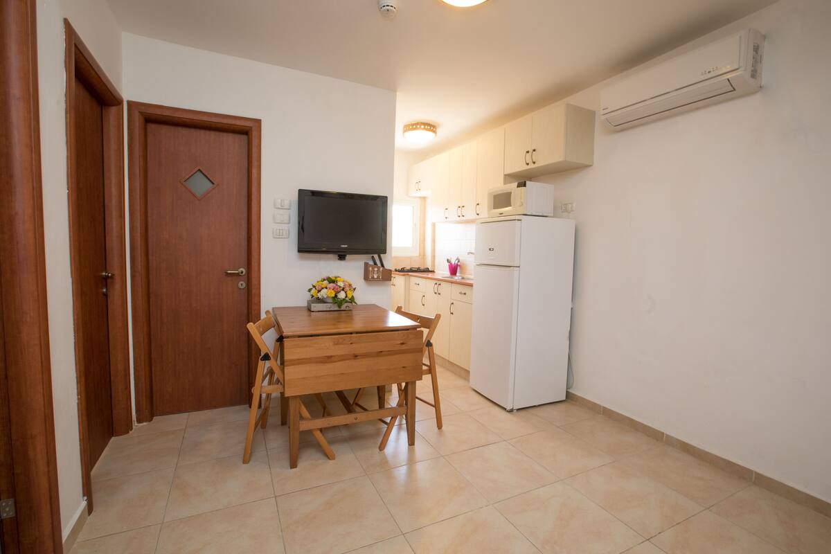 Business Apartment, Non Smoking | In-room dining
