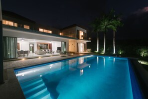 Piscine extérieure