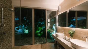 Exclusive Villa, 6 Bedrooms, Garden View | Bathroom sink