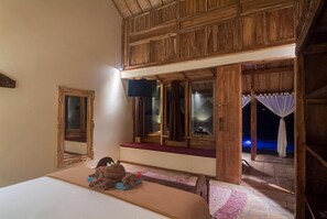 Minibar, in-room safe, desk, soundproofing - Dolcemare Resort (Gili Air)