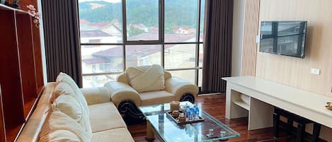 Quarto casal luxo | Área de estar | TV LCD